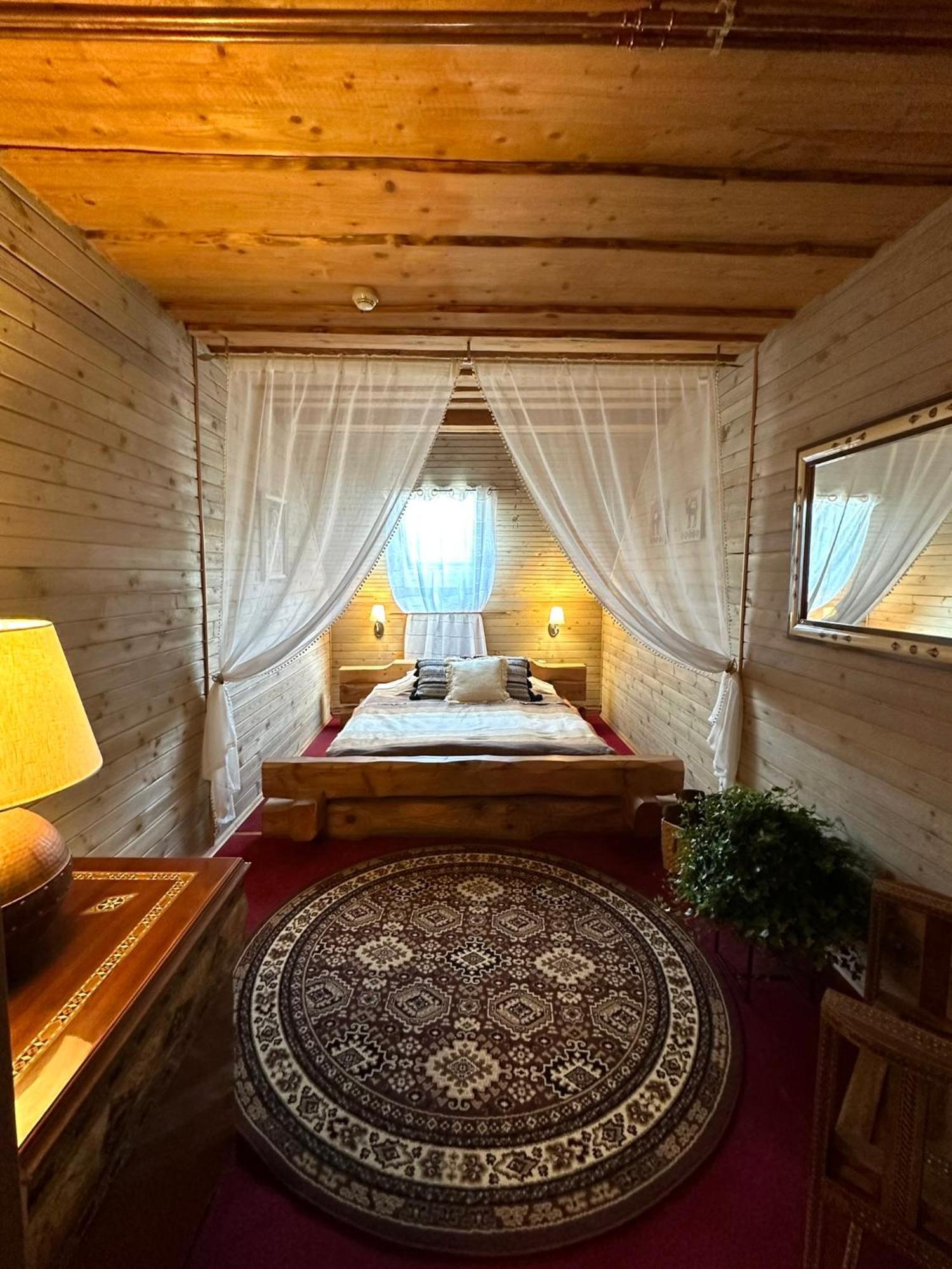 Raksi Hotel แซซิส ภายนอก รูปภาพ